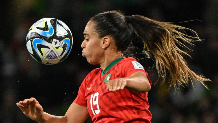 افكارمشابهة بين حكمي واللاعبة المنتخب سكينة اوزراوي Réflexions similaires entre Hakmi et Sakina Diki