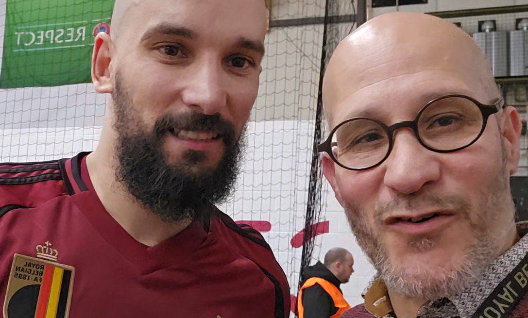 تكريم المغربي عمررحو بعد اجتيازه 100 مباراة دولية مع المنتخب البلجيكي