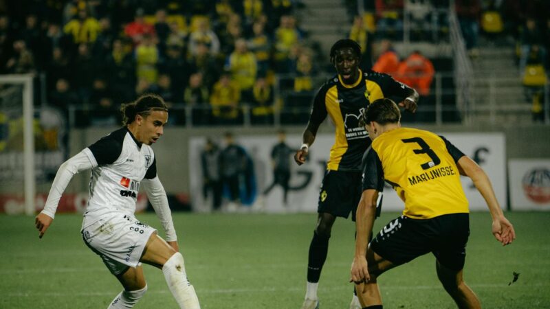 أدام النهايلي لاعب فريق ساندرو البلجيكي محب لفريق الرجاء ينتظر فرصته مع المنتخب الوطني المغربي