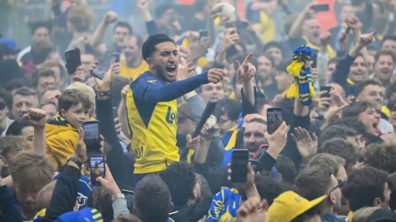 *إنجاز مغربي جديد في أوروبا.. آيت الحاج يحتفل بدرع الدوري البلجيكي*