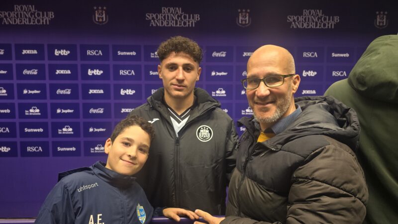 أنس تجوارت يخطف الأنظار في أول ظهور إعلامي بعد المونديال وسط احتفاء جماهيري واسع